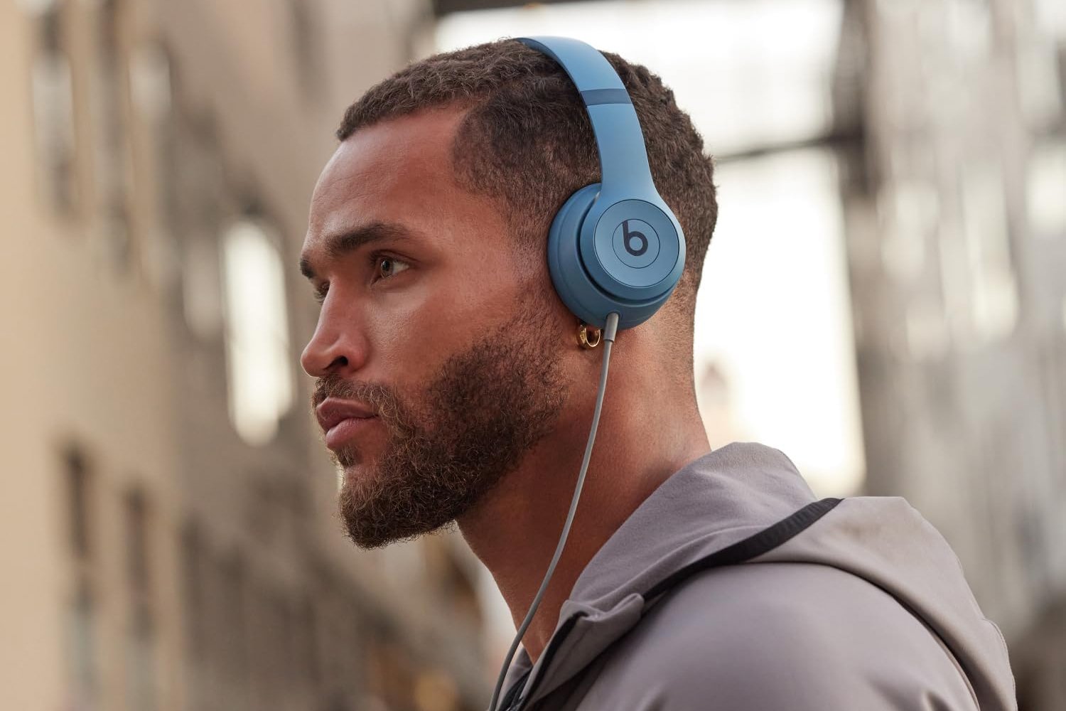 Sleva 50 % na sluchátka Beats Solo 4 Wireless! To se přece musí chytit!