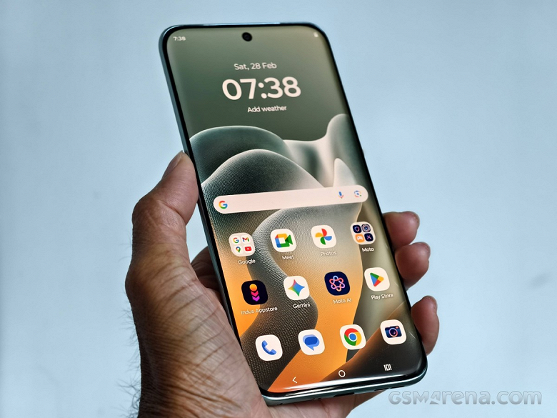 Něco se děje v říši mobilů! Motorola láme ledy s kůží a dřevem?