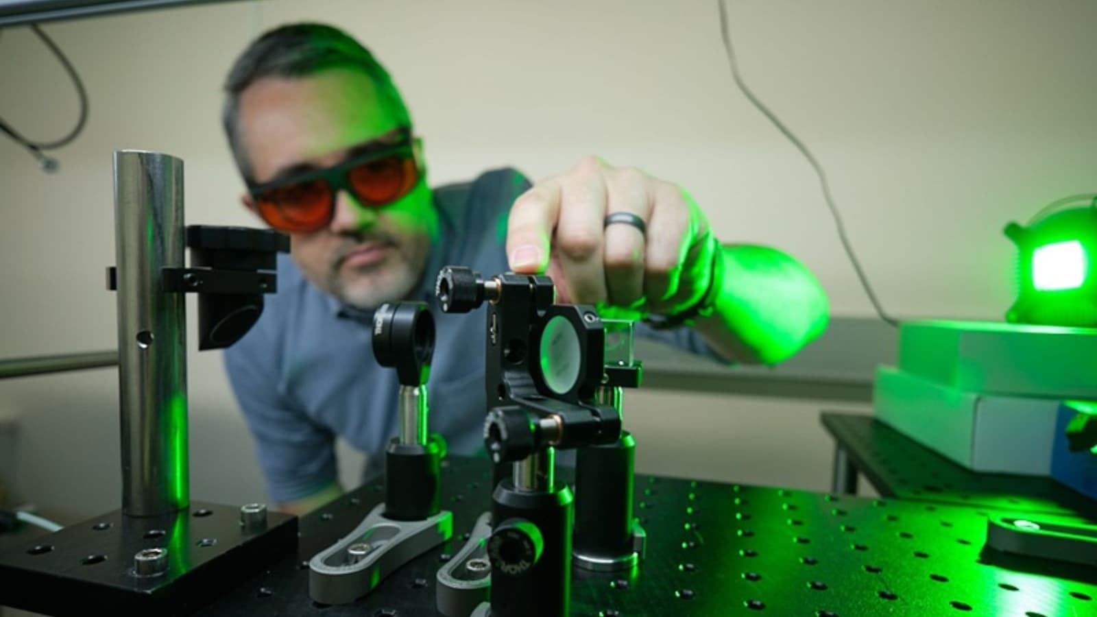 Revoluce v kvantových technologiích: Diamantový prach mění pravidla hry